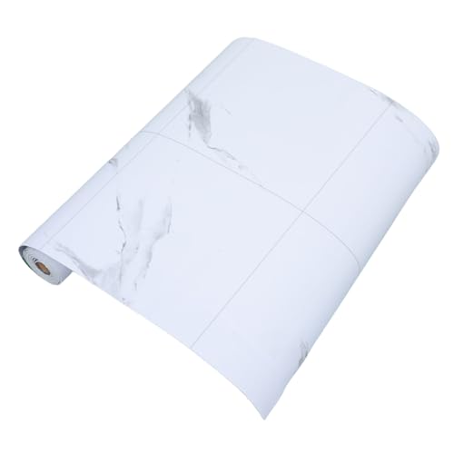 Carrelage adhésif sol PVC effet marbre pour rénover un sol abîmé