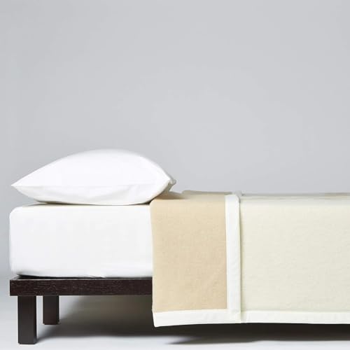 MANUTENZIONE FACILE: Pratica e conveniente, la coperta è lavabile in lavatrice, garantendo una facile cura e manutenzione nel tempo.