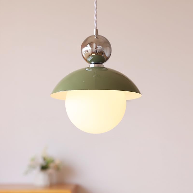 Lampe chevet suspension boule de verre verte pour créer un coin lecture apaisant