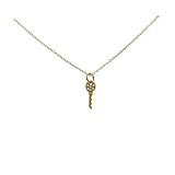 Colgante llave pequeña de plata con circonitas y cadena bañado en oro., ¿A que te recuerda esta llave? Ya sea una persona o un lugar, llévala siempre contigo con este colgante de plata bañada en oro.