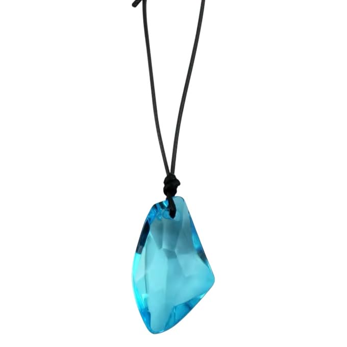 Sospeso da un resistente cordoncino nero, questo elegante pezzo è perfetto per i fan, i cosplayer e gli appassionati di sirena che vogliono portare con sé un pezzo di magia subacquea.