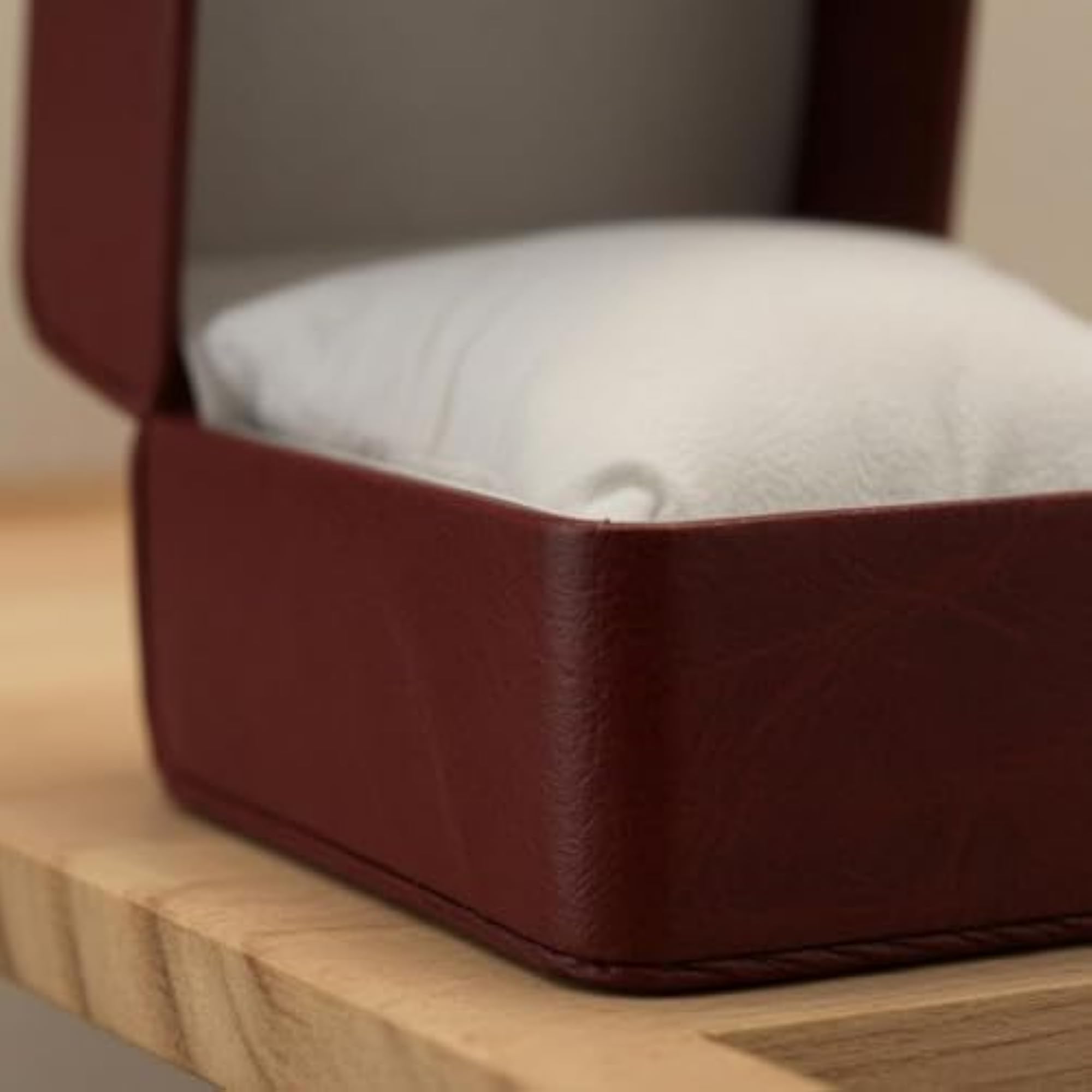 Single PU Leather Watch Box with Cushioned Interior