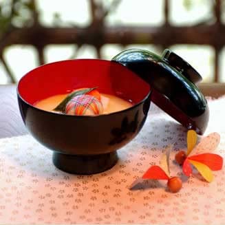 Amazon.co.jp: 漆器 蓋付きお椀雑煮椀黒内朱1客 (MK-358) : ホーム
