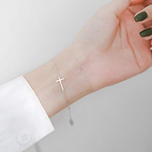 Bracelets femmes de style dame - Gourmette fine avec pendentif croix et finitions soignées