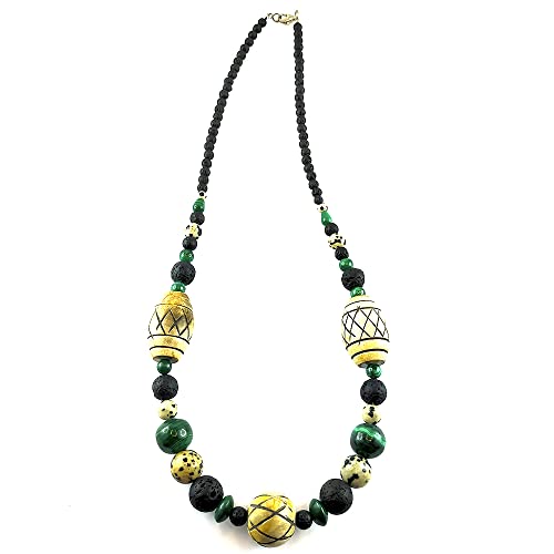Collier en chute monté sur câble, avec pierres véritables de lave, de malachite, de jaspe dalmatien, agrémenté de perles en corne naturelle sculptées et polies. Fermoir en argent 925 Cover