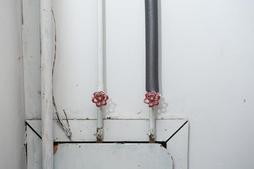 Duck Brand Foam Pipe Covers, Foam Pipe Insulation Hose for Hot and Cold Water Pipes, Pre-slotted and Adhesive Edge, 3/4" x 1 ft, 6 Sticks Per Pack, 6 Feet