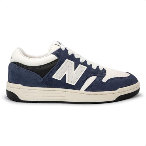 Tênis New Balance 480 Low na cor marinho com detalhes em bege claro e logo lateral em destaque