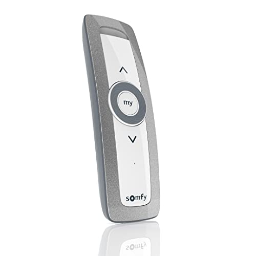Télécommande io Somfy Situo pour ajuster les brise-soleil orientables du salon