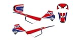 Kit déco autocollants pour moto PW 50 de l’année 1996 à actuel Compatible avec les modèles en plastique d'origine : PW50 PW 50 PW 50 Mini (les plastiques ou les housses de siège ne sont pas inclus). Il s'agit uniquement d'un ensemble de stickers à coller sur carénage, pas d'une moto. Kit graphique complet inclus les stickers suivants : 1 plaque avant, 2 plaques latérales gauche et droite, 1 garde-boue avant et 1 garde-boue arrière. Matériau : autocollant spécialement conçu pour les carénages de moto 50cc, colle forte, pose facile, plastification de protection épaisse type motocross. Pays de fabrication : France. Finition : Brillante ou Mate.