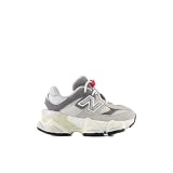 STILE FUTURISTICO Y2K: Le New Balance 9060 reinterpretano l'estetica tecnologica e futuristica dell'era Y2K con un design innovativo e raffinato.