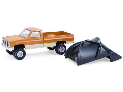 1986 Sierra Lifted Pickup Truck Desert Sand y Tan 1:64 miniatura 2
