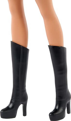 Barbie, Boneca Mia Inspirada em Rebelde & RBD, Vestindo Uniforme Escolar Removível com Bota e Gravat
