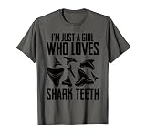 ¿Necesitas un arte para tu hija, sobrina, hermana o novia para el evento de tiburón? Este estilo I'm Just A Girl Who Loves Shark Teeth es ideal para ella. Genial para usar en actividades de caza de ammonitas y trilobites con esposa, madre, abuela, tía o nana.