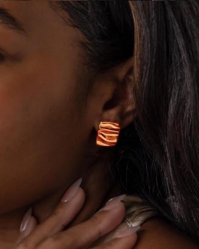 UANNEAU Rose Gold Chunky Earrings for Women Trendy, 14K Plated Gold Dainty Wavy Square Earrings Statement Minimalist Hypoallergenic Stud Earrings — view 4