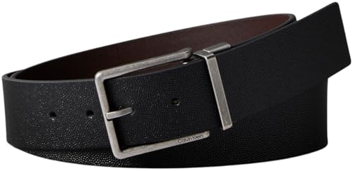 PRATICA CHIUSURA: Il punto di forza di questo articolo in pelle è la classica fibbia con monogramma CK. Grazie alla pratica chiusura è possibile regolare la taglia della cintura e modificarla al bisogno.