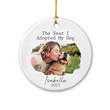 Adorno de cerámica personalizado del año en que adopté a mi perro: celebra el año en que tu amigo peludo se unió a la familia con este adorno personalizado de The Year I Adopted My Dog. Un recuerdo amoroso para los dueños de perros y amantes de los animales. Decoración perfecta para el hogar o rincón de mascotas.