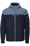 Du kannst diese hochwertig verarbeitete, leichte Herrenjacke sportlich mit T-Shirt und Jeans tragen, aber auch etwas schicker mit einer Chino und Hemd. Dieser Allrounder gehört einfach in jeden Kleiderschrank!