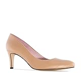 Die Pumps von Andrés Machado werden aus hochwertigem Rindsleder (Bos Taurus) hergestellt und verfügen über eine dünne Gummisohle, die einen besseren Halt bietet.