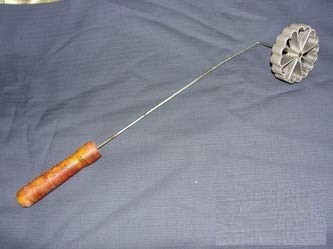 Hazel 1 Pc Aluminium Rose Cookie Mould 8 Flower Petal Shape with Wooden Handle for Grip, ACCHU MURUKKU Maker