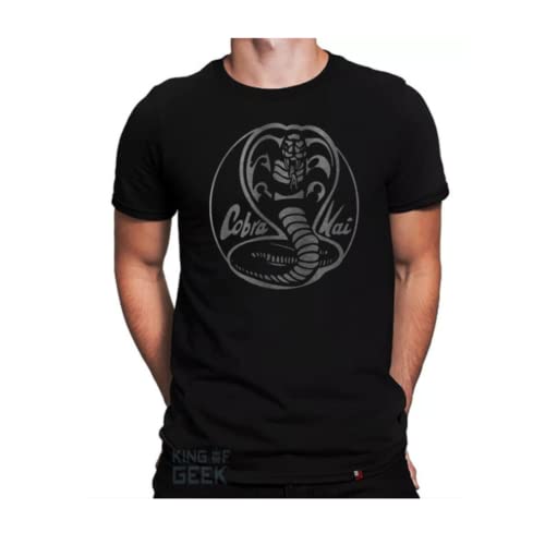 Camiseta Cobra Kai Karate Kid Strike First Camisa Série Geek Tamanho:G;Cor:Preto