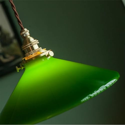Suspension en verre vert rétro pour illuminer une salle à manger