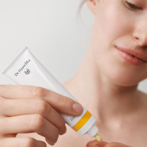 DR.HAUSCHKA Apricot Day Cream 30 ml - Image 3