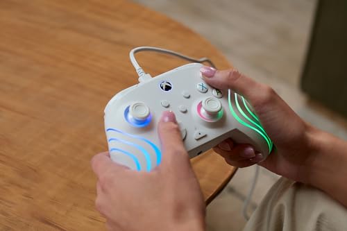 Turtle Beach Afterglow Wave Controller Blanc Manette de jeu RGB filaire - Licence pour Xbox Series XS, Xbox One et Windows - Boutons programmables, gachettes à effet Hall, commandes audio