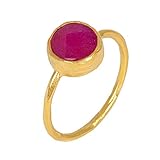 Unaufgeregt, mit feinem Twist: Die Struktur der Fassung sorgt bei diesem Goldring für einen leichten Vintage Look. So lässt sich der Ring für Frauen elegant, sportlich oder romantisch kombinieren. Hübsches Geschenk für beste Freundinnen.