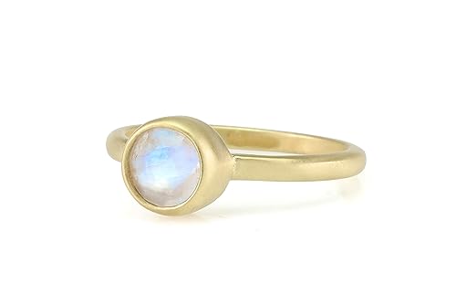 Bague en or 14k et pierre de lune qui ne ternit pas au doigt