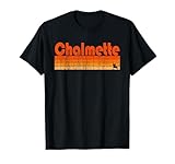 C'est un must have style grunge Chalmette, Louisiane. Le design représente Chalmette, Louisiane dans une police cool avec un soulignement à rayures oranges. Le look vieilli lui donne une sensation vintage classique que tout le monde va adorer.
