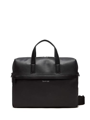 MATERIALE E DIMENSIONI: Questa borsa è realizzata al 51% in poliestere riciclato e al 49% in poliuretano. Le sue dimensioni sono: 28 x 38 x 7 cm.
