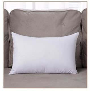 Housse de coussin brodée verte pour sublimer votre canapé avec style géométrique