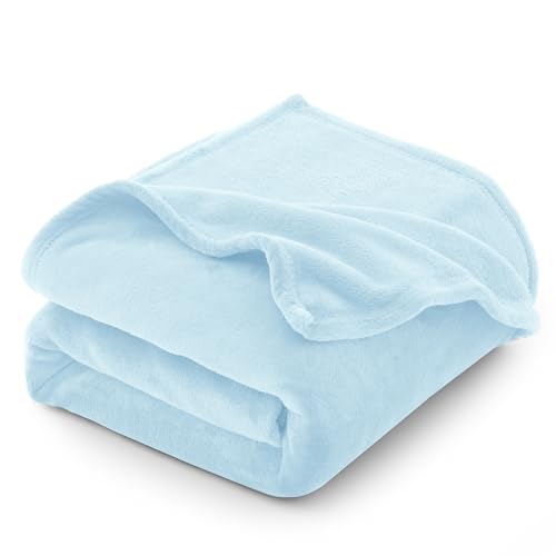 Materiale di qualità: Utilizzando microfibra di 260gsm di alta qualità, abbiamo migliorato la nostra classica coperta in flanella e creato una coperta ancora più soffice e confortevole. Ciò consente alla coperta di rimanere leggera ma calda, offrendo il massimo comfort durante tutto l'anno. Coccolati in qualsiasi momento in questa morbida e confortevole coperta e goditi il massimo comfort.