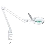 Lupenlinse und Augenschutztechnologie: Die Lupenlampe hat ein ringförmiges Design mit 60 eingebauten LEDs. Keine Blendung, kein Flimmern. Es bietet Ihnen ein gleichmäßig weiches Licht und eine große Bestrahlungsfläche. Die 5-Zoll-Vergrößerungslinse kann winzige Objekte bis zu 2,25-fach oder 225 % ohne optische Verzerrung vergrößern, sie ist wirklich für intensive und komplexe Arbeiten konzipiert. Diese Lupenlampe mit Klemme ist das perfekte Geschenk für Menschen mit Sehbehinderung, die eine kontinuierliche Nahfokussierung benötigen.
