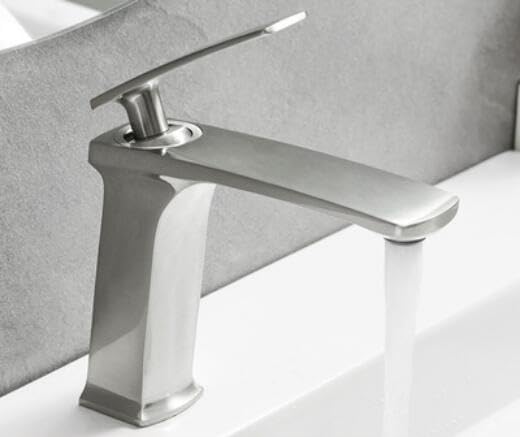Mitigeur de salle de bain cascade gris avec jet pistolet nettoyant