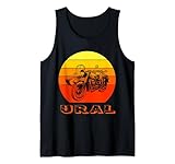 La motocicleta pesada rusa soviética URAL con motor OHV de 650 ccm es una gran motocicleta todoterreno con sidecar.