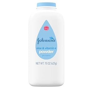 Johnson’s – Talco para bebé, almidón de maíz de origen natural con aloe y vitamina E para piel delicada, hipoalergénico, libre de parabenos, ftalatos y tintes para cuidado suave de la piel, 15 onzas
