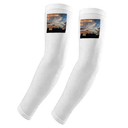 Guante con diseño de nubes oscuras naranja contra el frío y manos expuestas