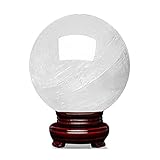 El cristal transparente está diseñado para despejar la mente y absorber la luz del sol y la luna para mejorar la capacidad de adivinación.