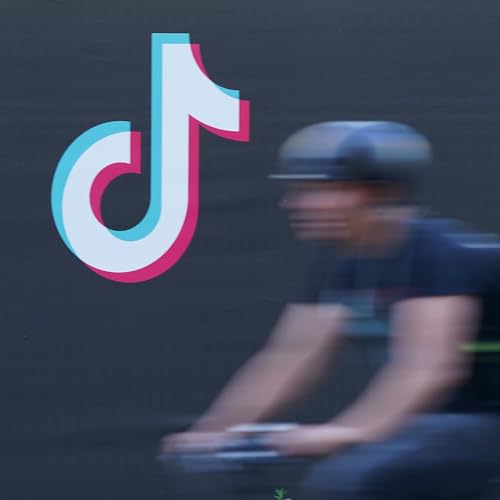 TikTok set to sell US assets Podcast Por  arte de portada