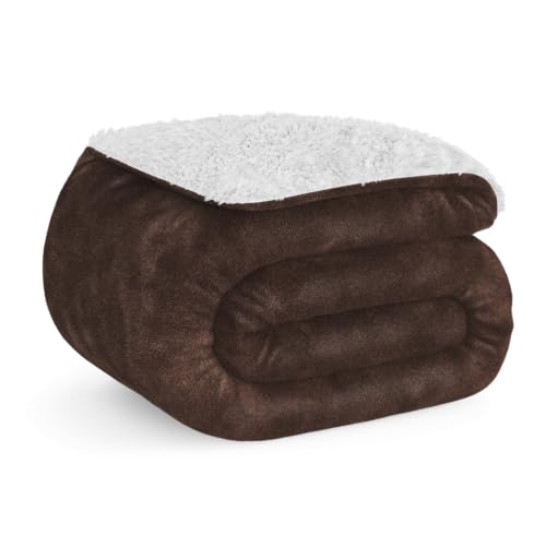 Don Descanso Manta Reversible Microvisón y Tejido Tipo Sherpa Mod. Newconfort, 150x200 cm. Sofá, Cama 90 o Sobrecama, Extrasuave, Cálida, Marrón Chocolate, Lavable a máquina, Resistente a Las Arrugas