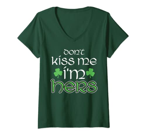 Femme St Patricks Day Couple assorti pour elle et lui T-Shirt avec Col en V