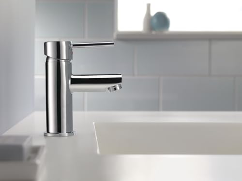 Image of Delta Faucet Modern Single Hole Bathroom Faucet, Single Handle Bathroom Faucet Chrome, Bathroom Sink Faucet, Drain Assembly, Chrome 559LF-PP