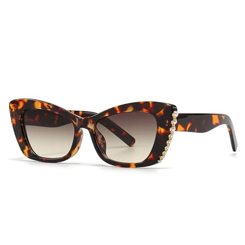 Lunettes de soleil oeil de chat tendance pour vos sessions shooting en ville