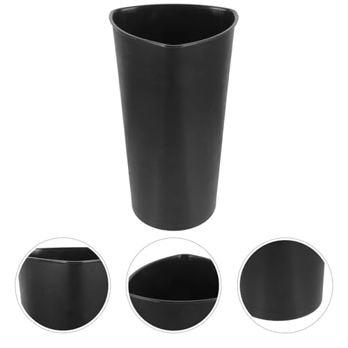 Cubo de plástico negro que soluciona la decoración vacía en hoteles 7