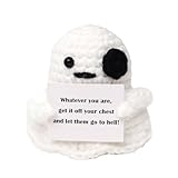peluche fantome Fabriquée à la main, cette poupée est cousue et tricotée à la main avec de la laine et du coton, puis décorée d'une mini-carte avec des mots positifs.