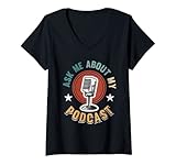 Mujer Divertido presentador de podcast Pregúntame sobre mis temas de podcast en el aire Camiseta Cuello V