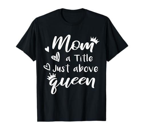 Citation Mom A Title Just Above Queen pour la fête des mères en Famille T-Shirt