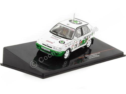 ixo RAC371B Miniature Collection Car, White/Green, White / Green