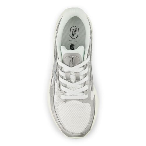 New Balance Fresh Foam Arishi V4 Tênis de corrida feminino, Prata metálico/reflexo/Nb branco, 35